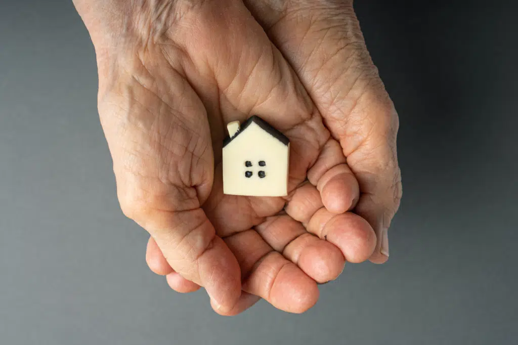 old2 hands holding a house